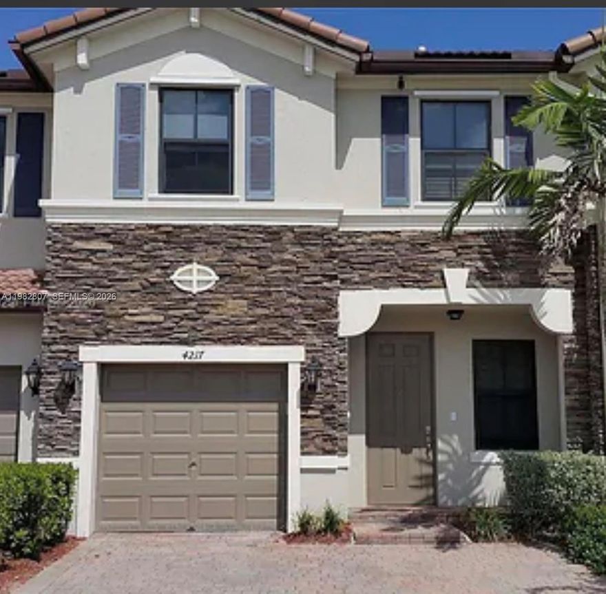 Discover the perfect balance between home and investment in Interlaken. This charming townhouse is not only located in a safe, family-friendly community with access to excellent nearby schools, ideal for your family's growth and well-being, but it's also a perfect investment opportunity, eligible for FHA financing. With a backyard where children can play and a safe, welcoming environment, this property offers a family-friendly lifestyle and a smart investment in one.