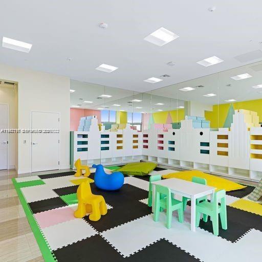 METROPICA NORTH TOWER ONE - Residential