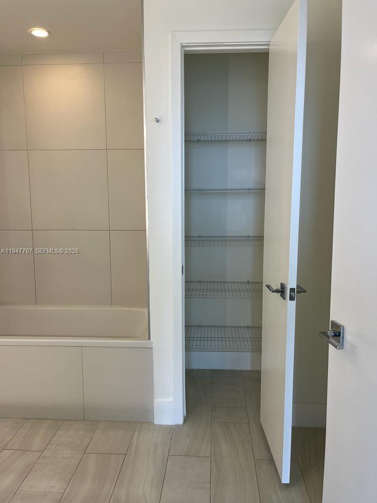 METROPICA NORTH TOWER ONE - Residential