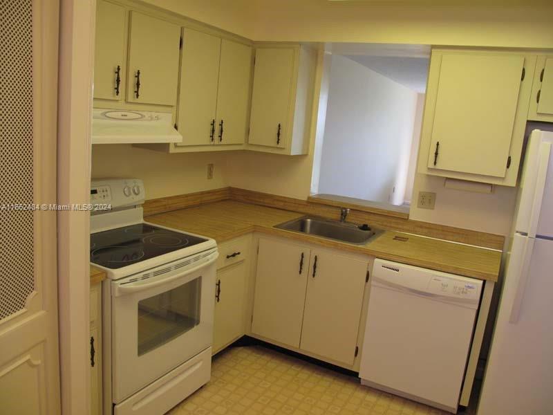 Property for Sale at 7320 Lake Cir Dr 404, Margate, Broward County, Florida - Bedrooms: 1 
Bathrooms: 2  - $130,000