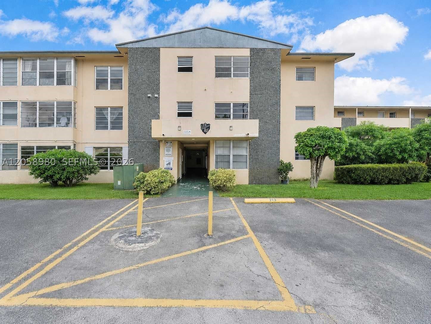 110 Royal Palm Rd 208