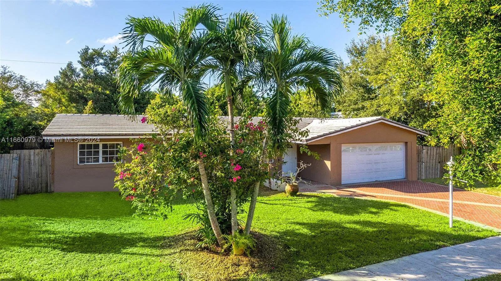 Pinecrest, Florida 33156, United States, 2 Bedrooms Bedrooms, ,2 BathroomsBathrooms,Residential,Pending,43401