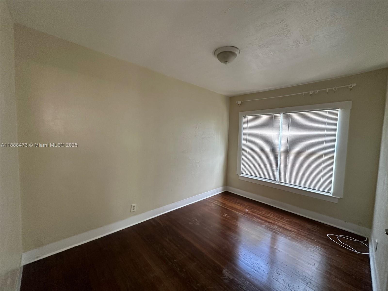 COLONIAL ESTATES - Residential Lease