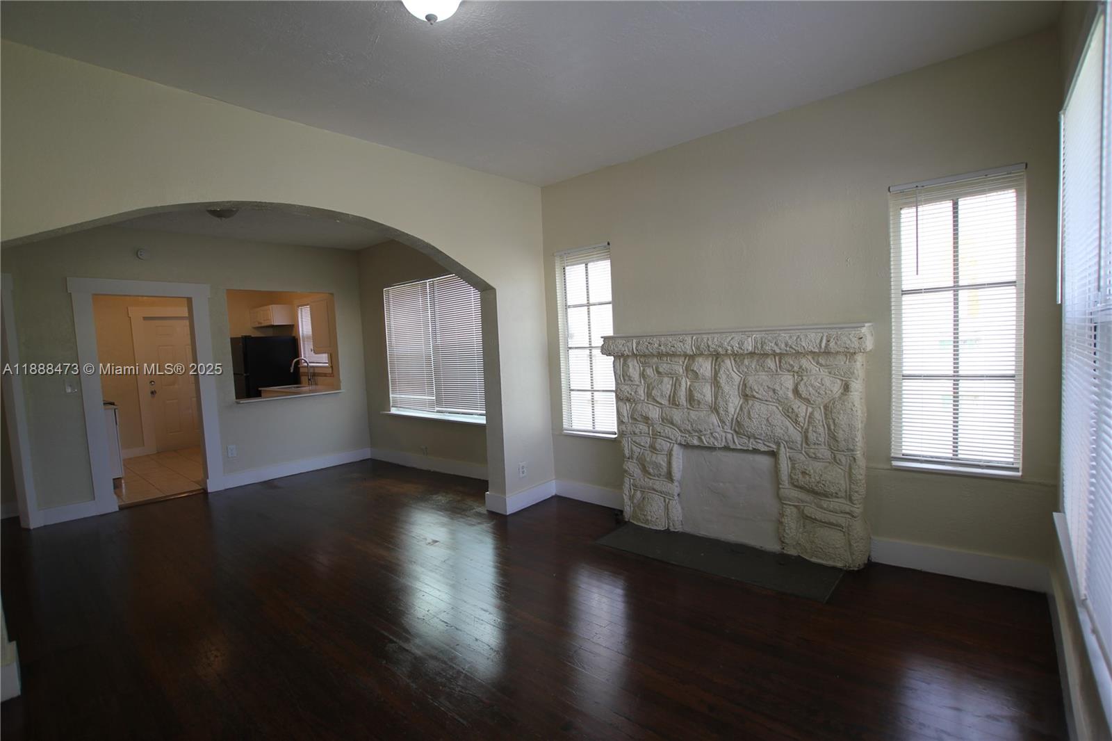 COLONIAL ESTATES - Residential Lease