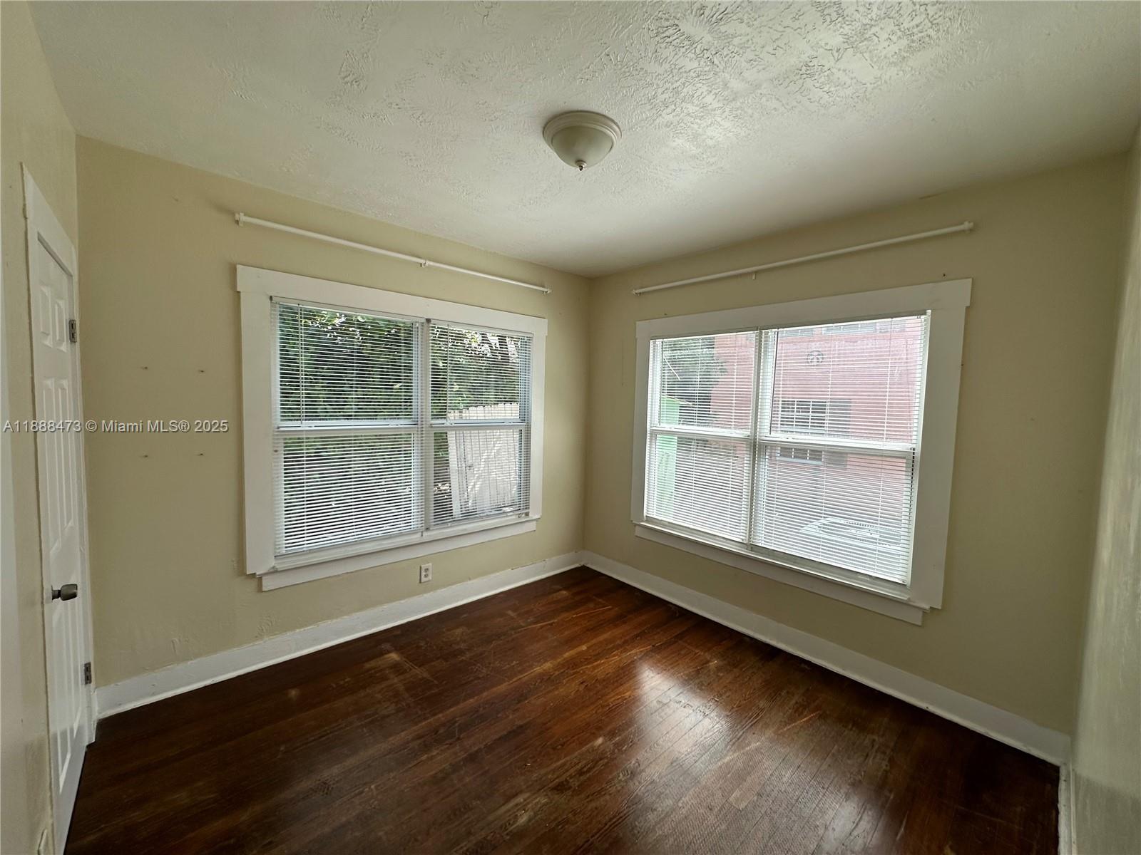 COLONIAL ESTATES - Residential Lease