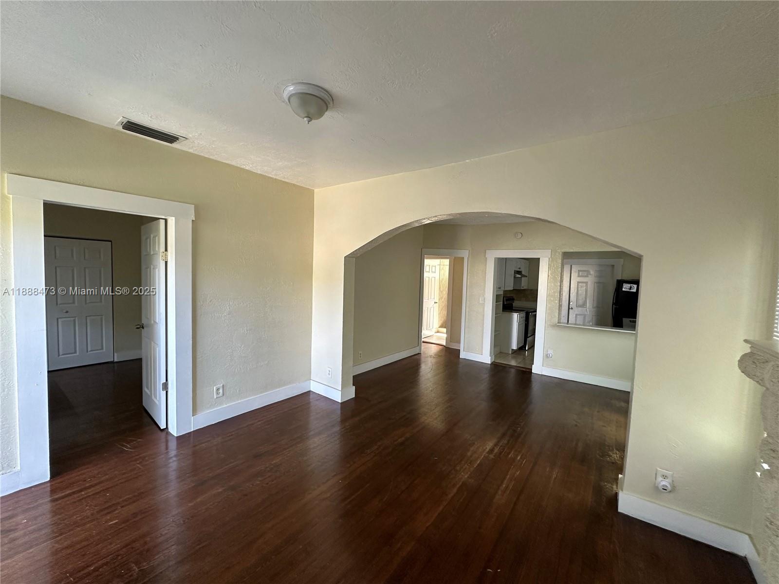 COLONIAL ESTATES - Residential Lease