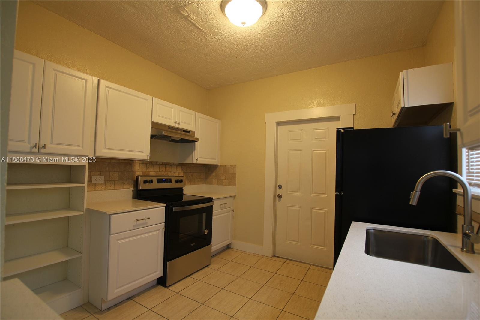 COLONIAL ESTATES - Residential Lease