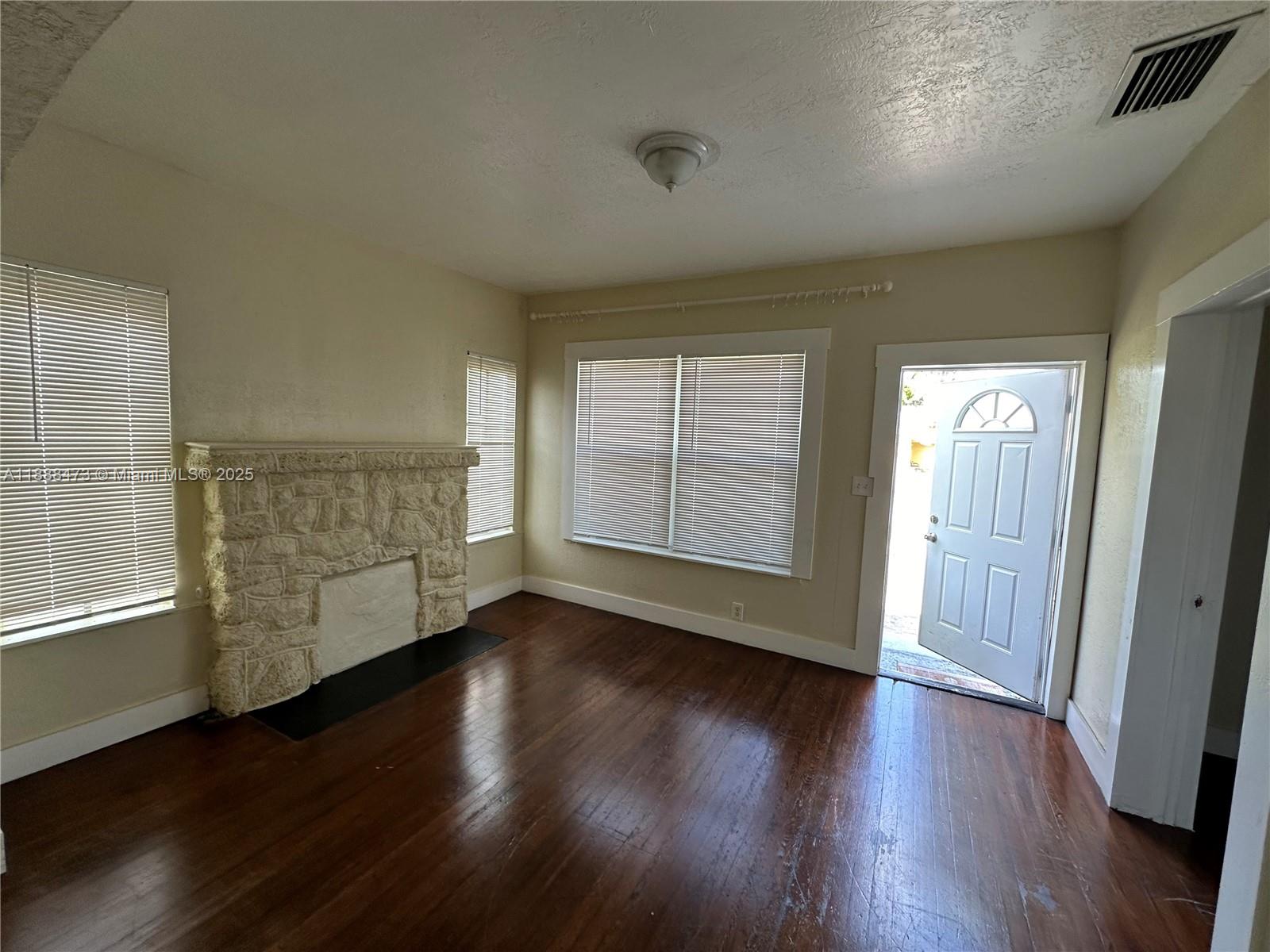 COLONIAL ESTATES - Residential Lease