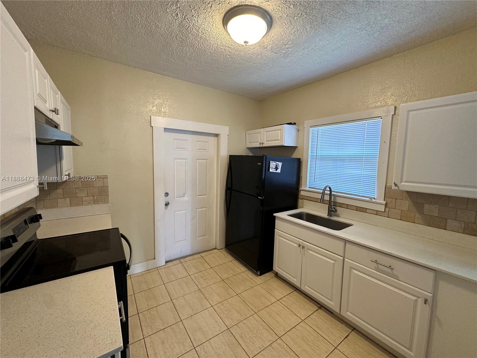 COLONIAL ESTATES - Residential Lease