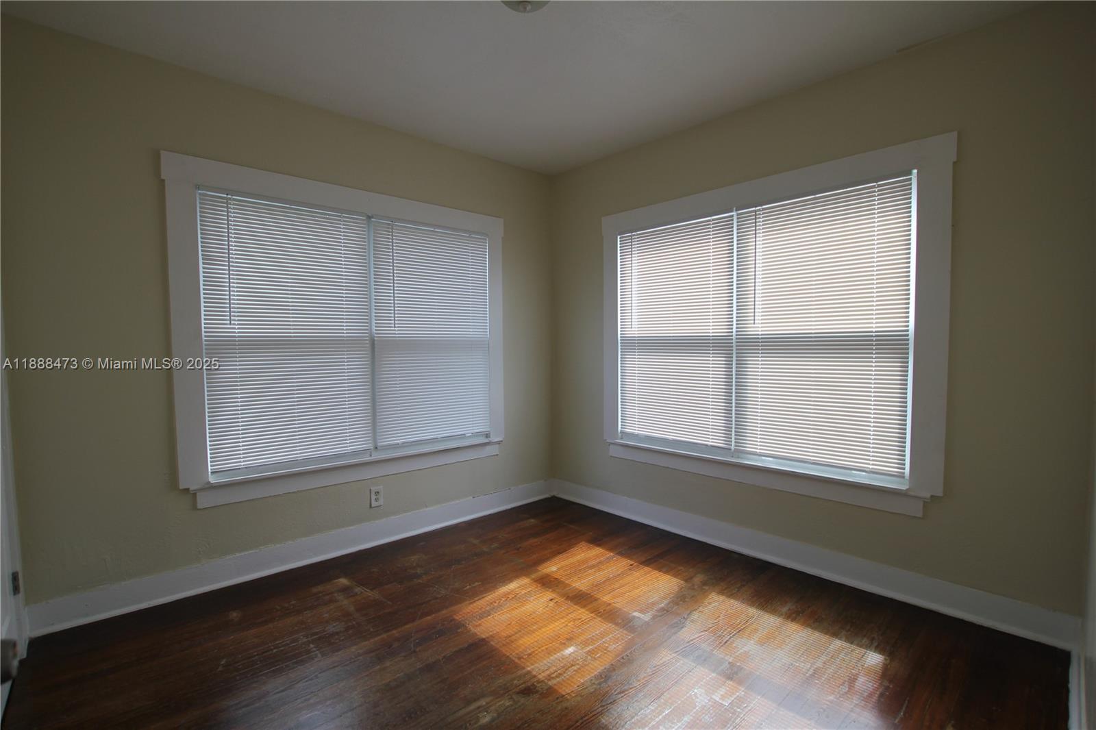 COLONIAL ESTATES - Residential Lease