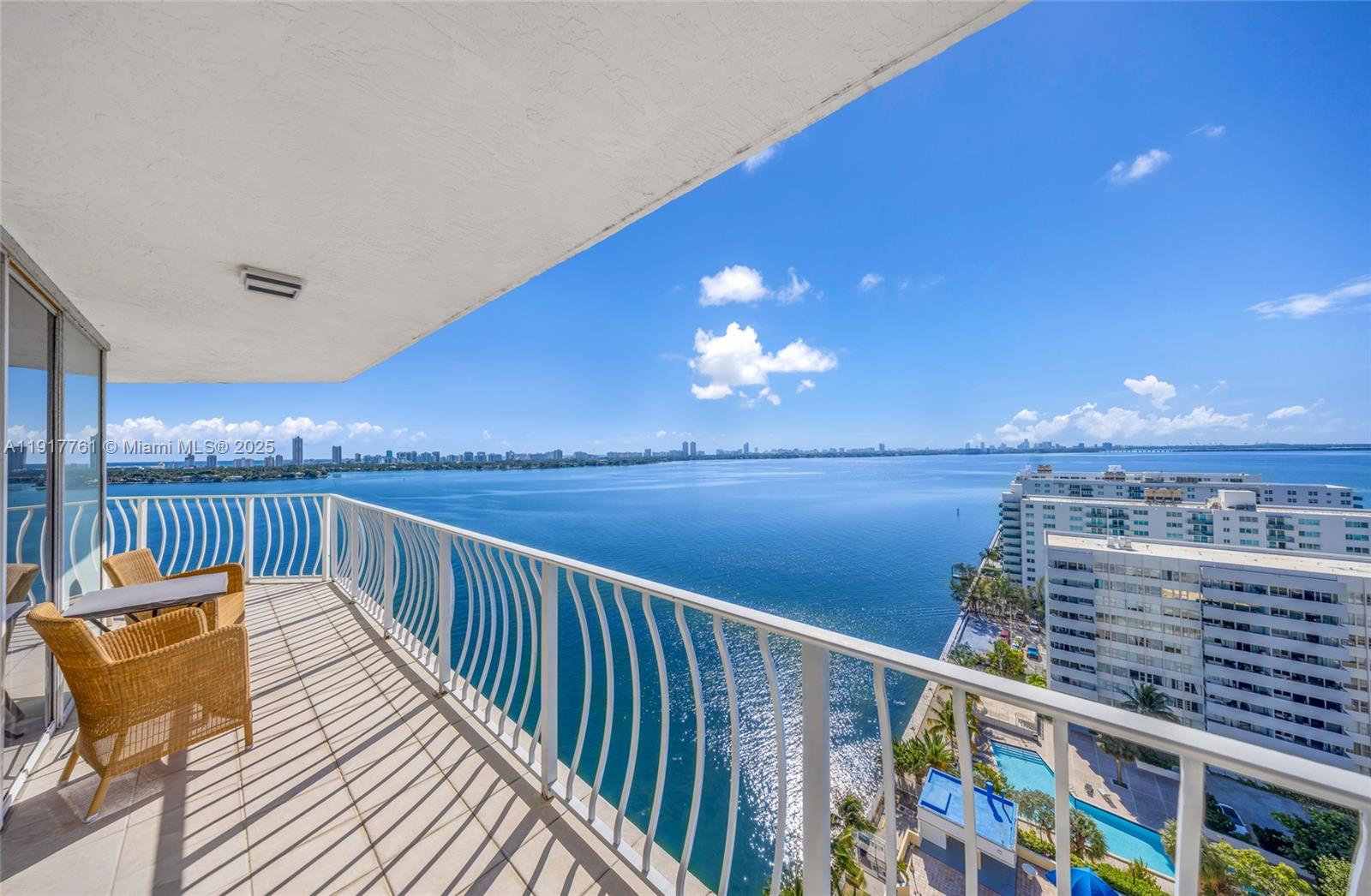 7601 E Treasure Dr 1920