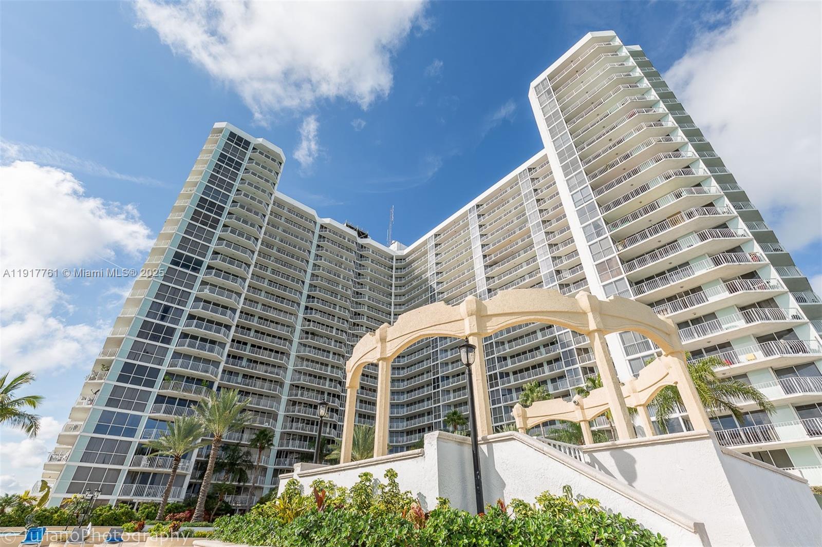 THE GRANDVIEW PALACE COND - Residential Lease