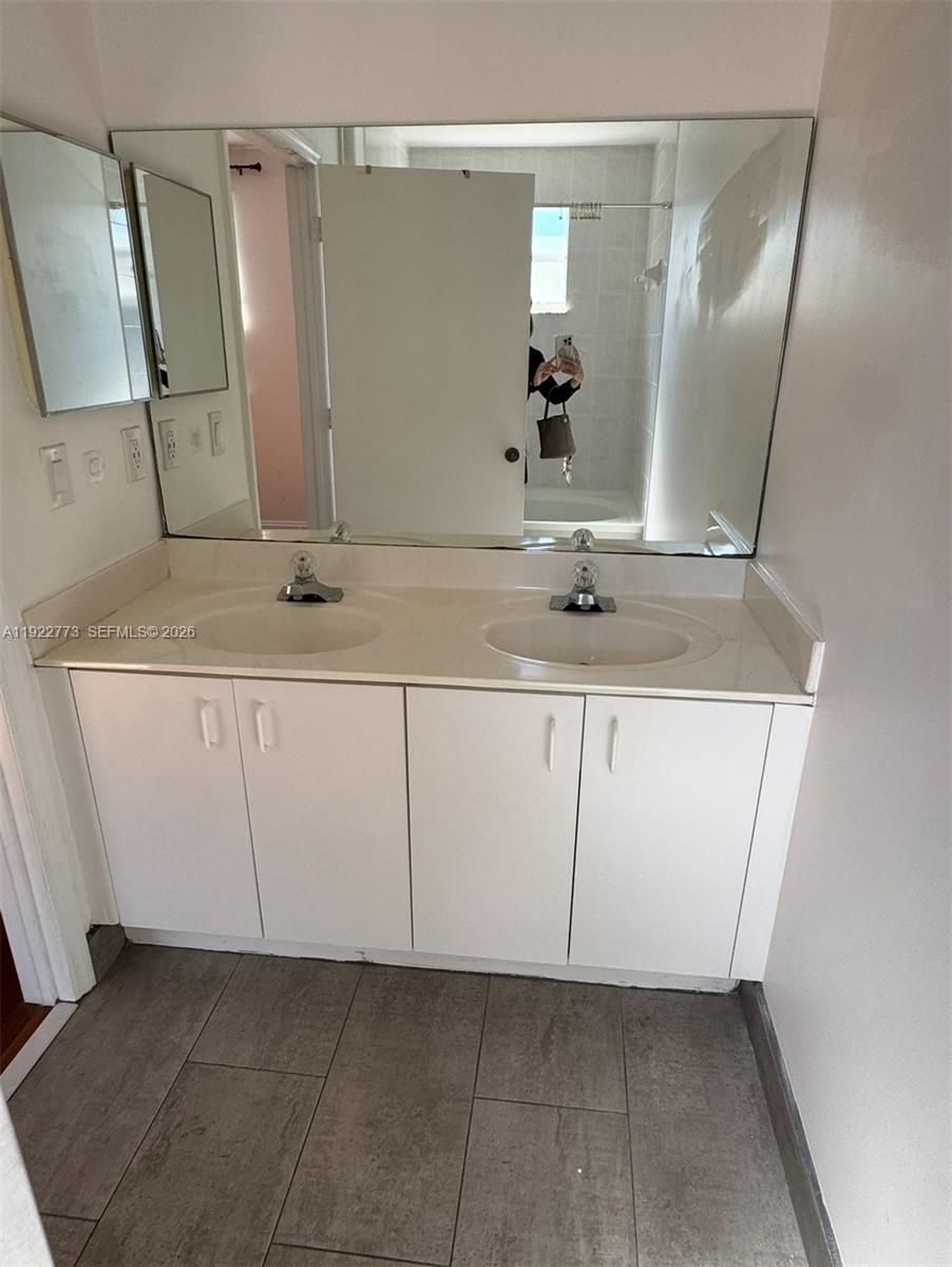 PARK PLACE AT KINGS MEADO - Residential