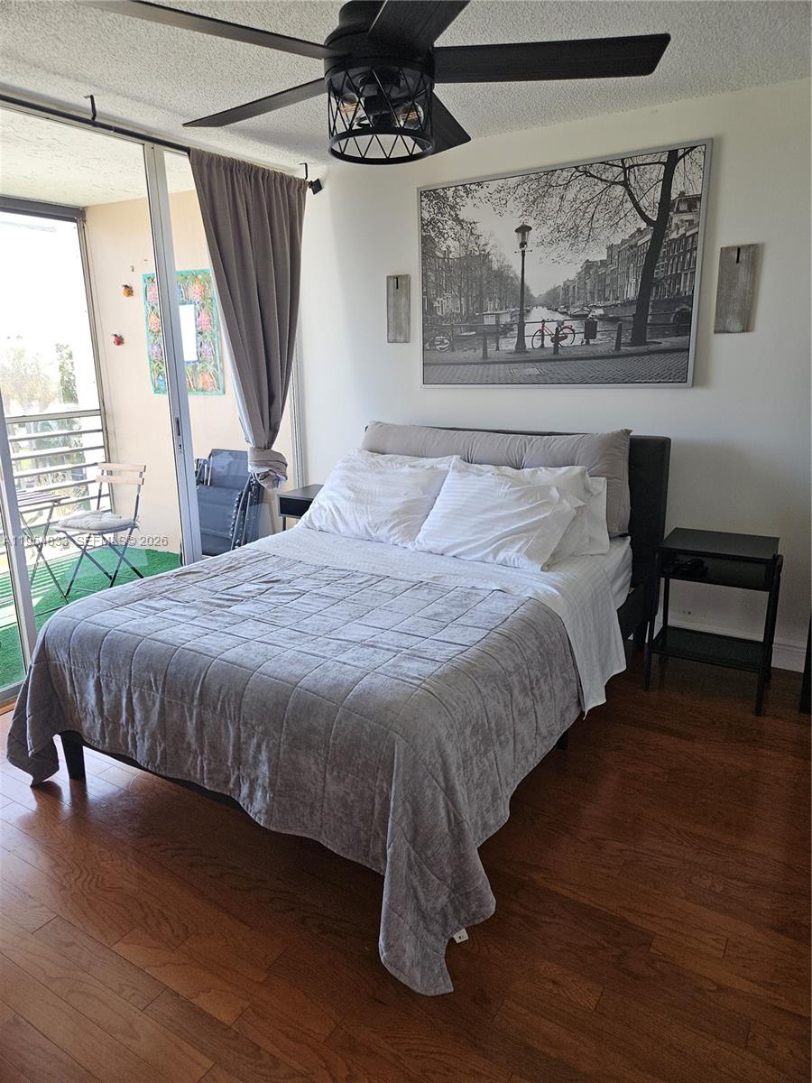 LIVE OAK CONDO ELEVEN - Residential