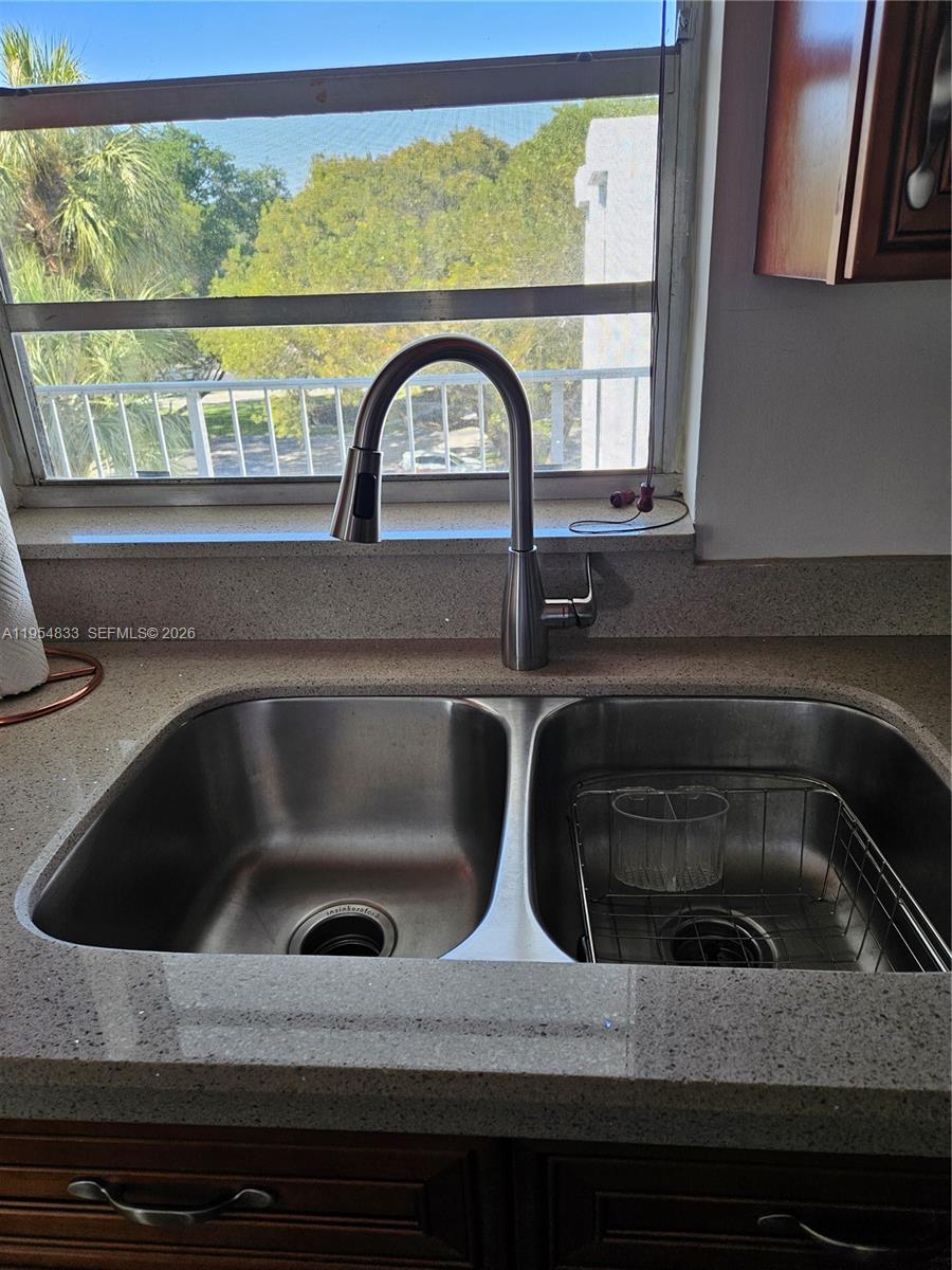 LIVE OAK CONDO ELEVEN - Residential