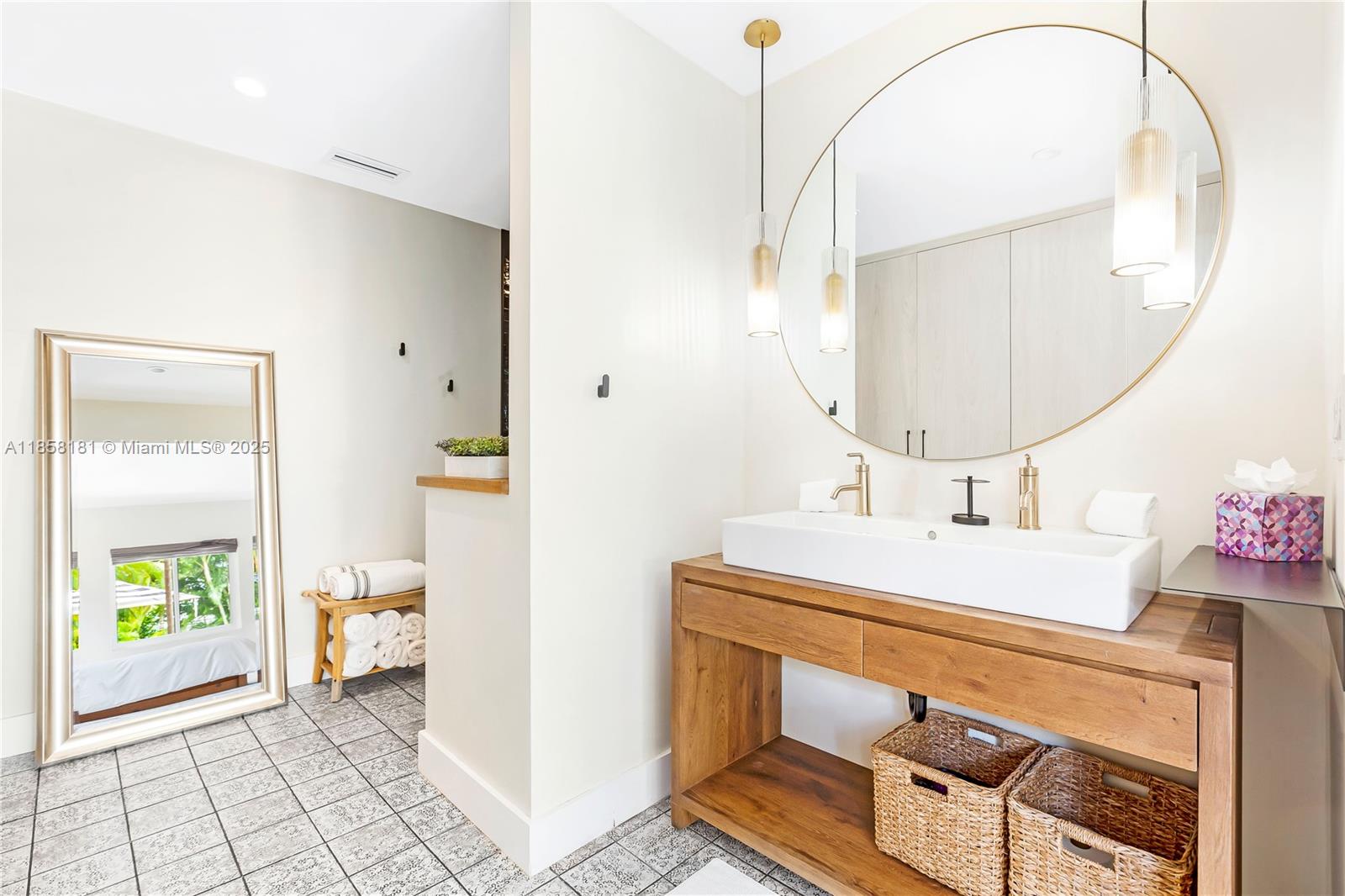 ALTOS DEL MAR NO 4 - Residential Lease