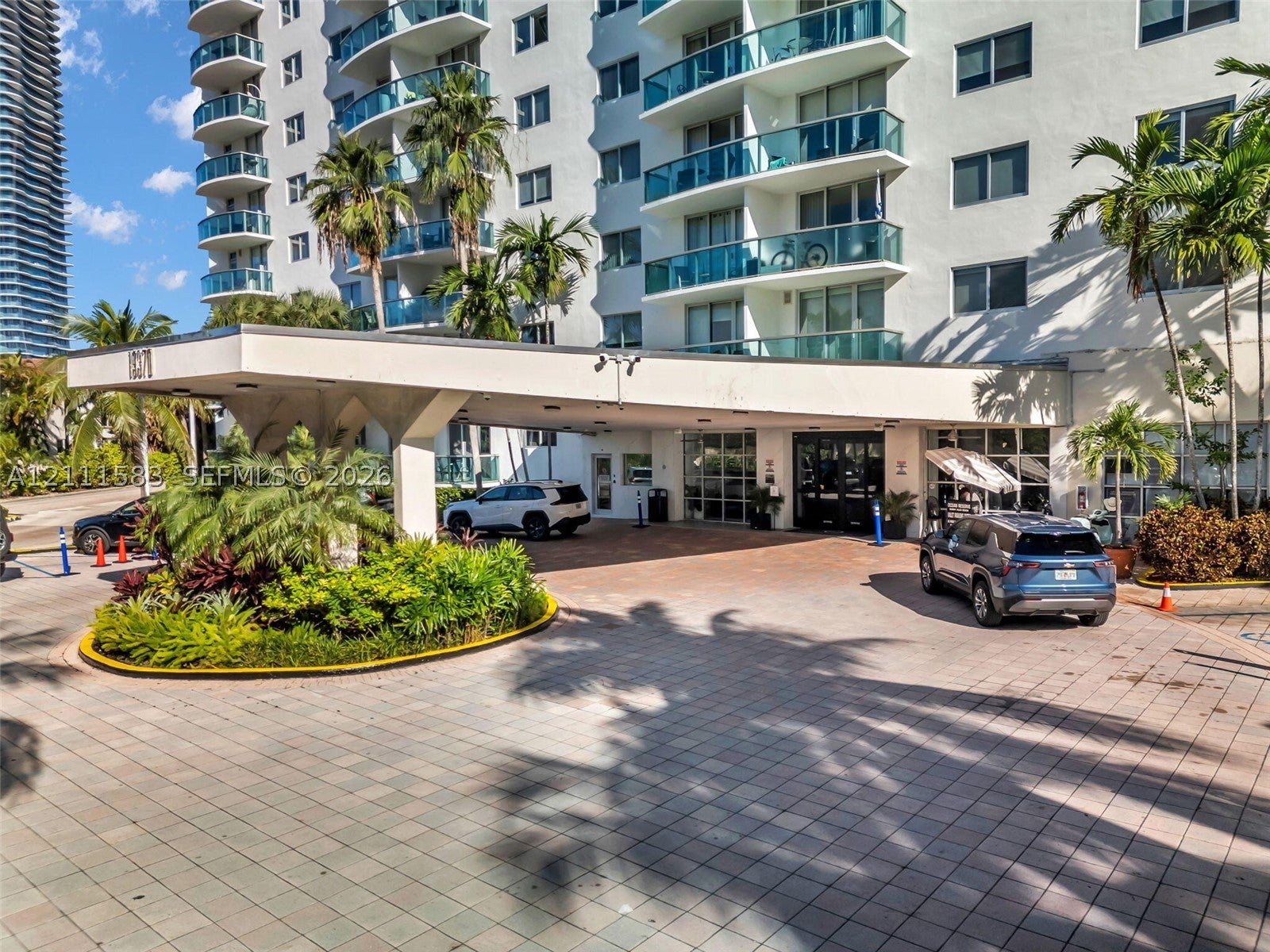 19370 Collins Ave 1516