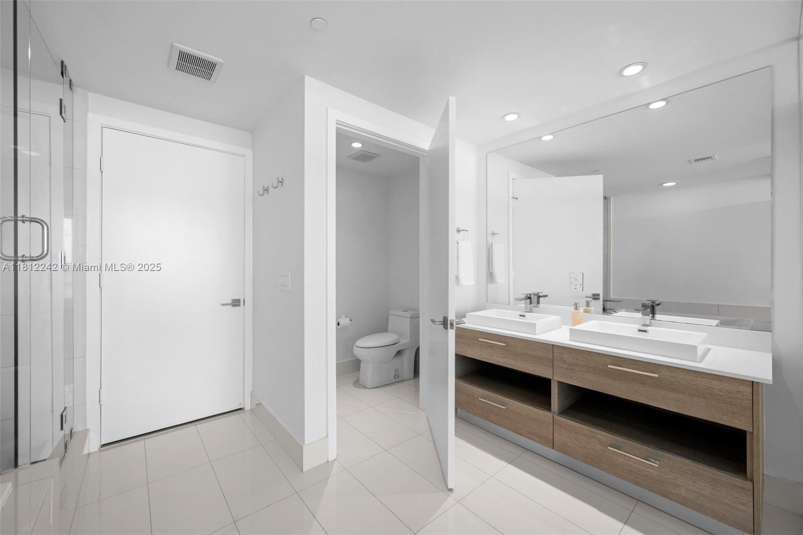 PARAISO BAY CONDO - Residential