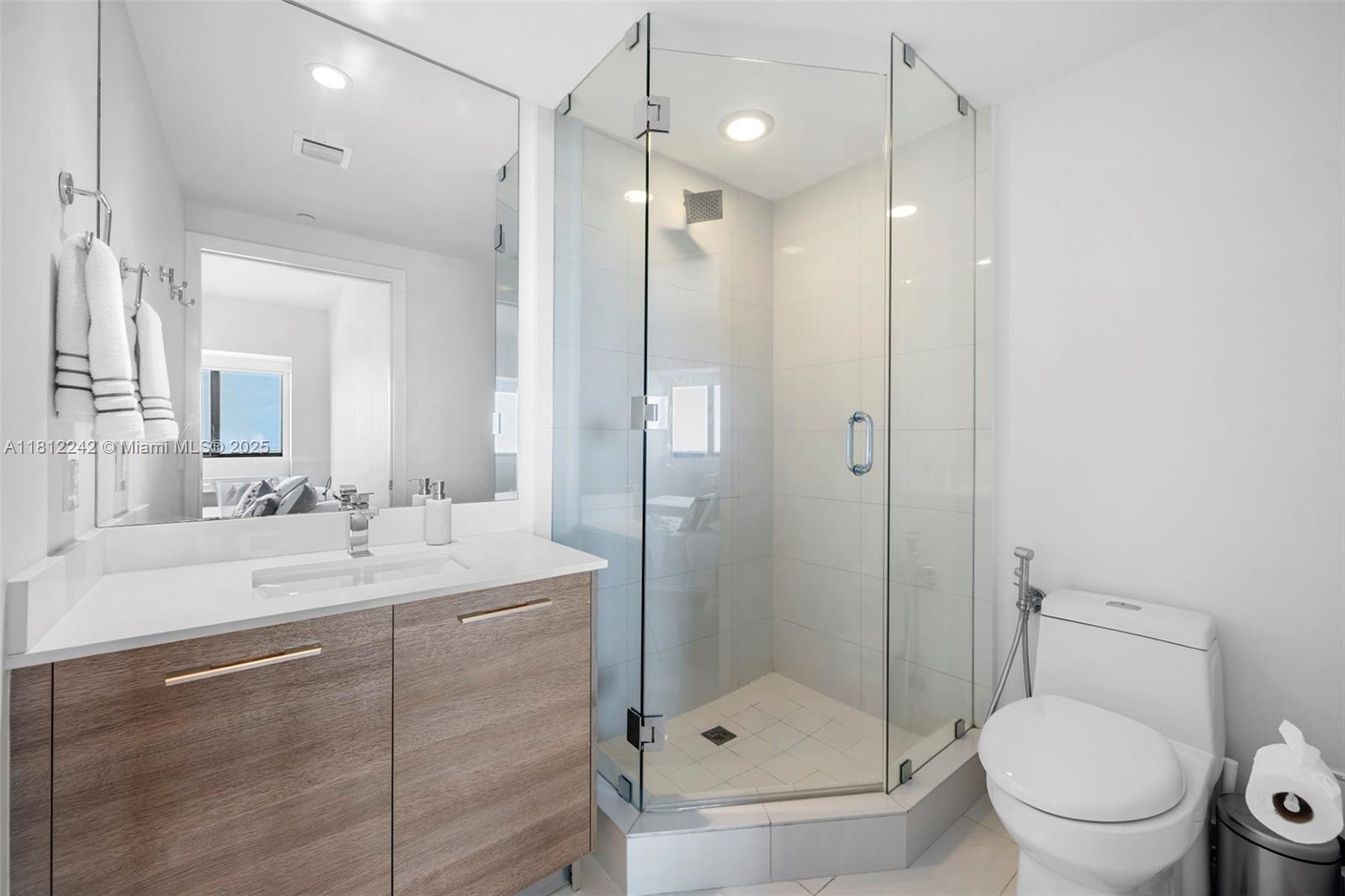 PARAISO BAY CONDO - Residential