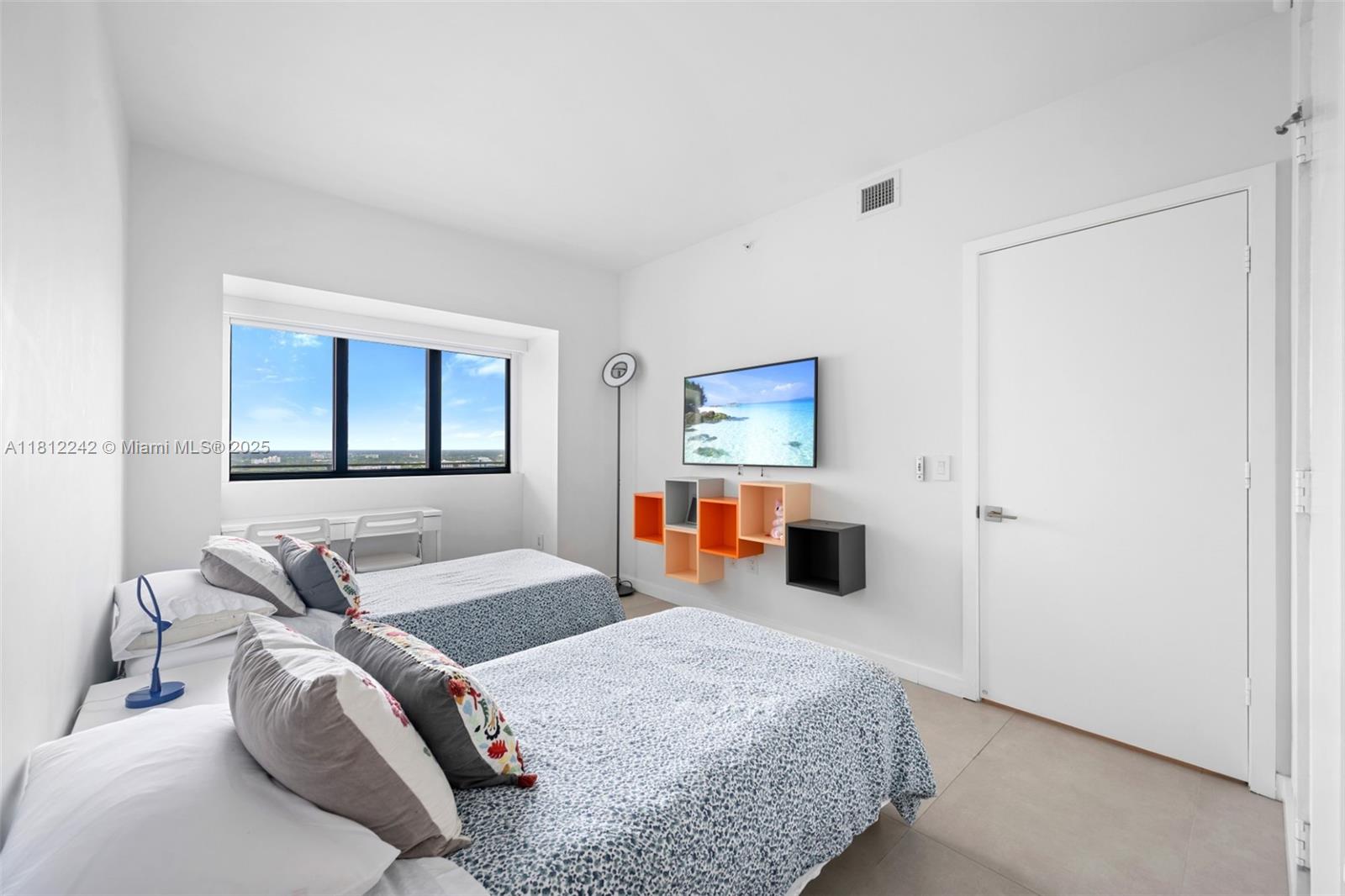 PARAISO BAY CONDO - Residential