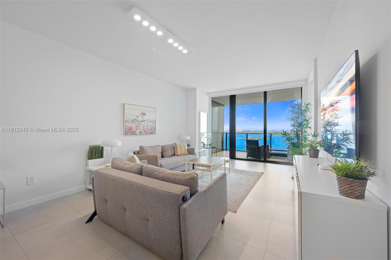 PARAISO BAY CONDO - Residential
