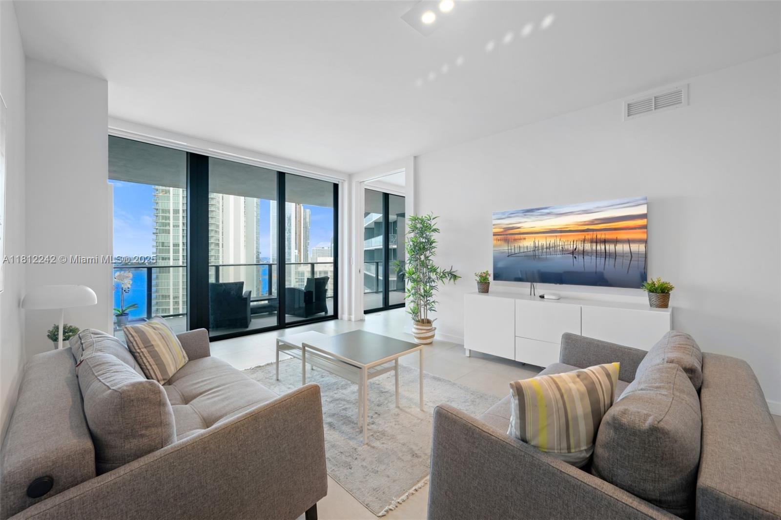 PARAISO BAY CONDO - Residential