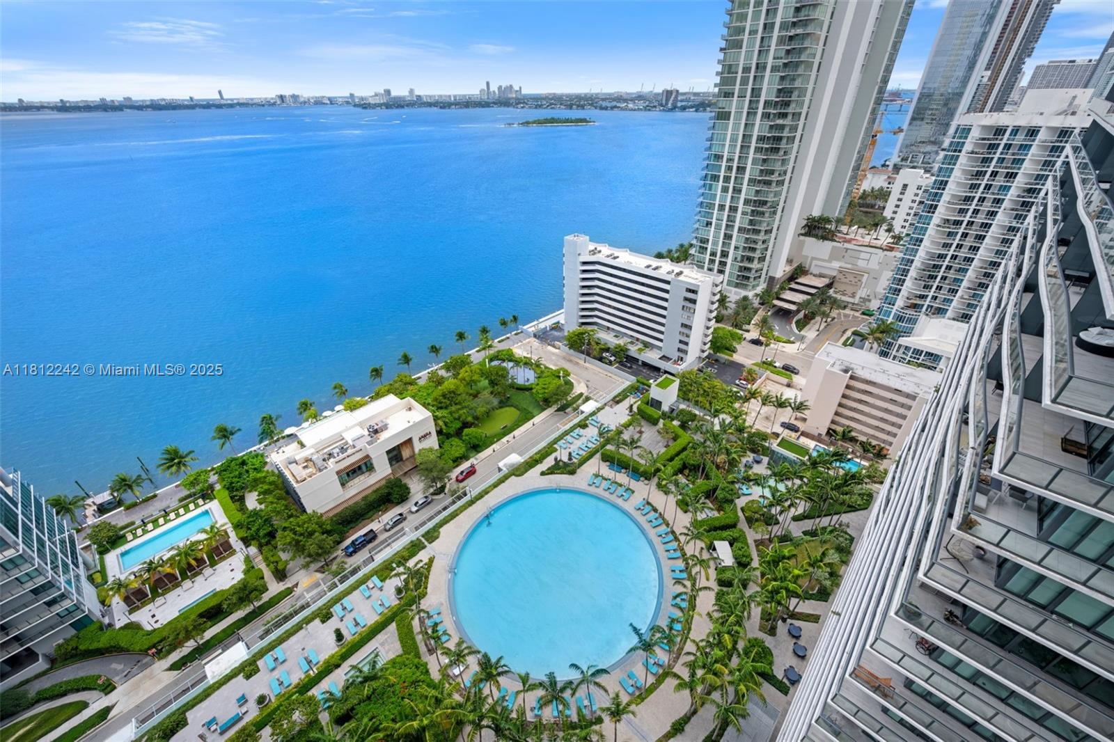 PARAISO BAY CONDO - Residential