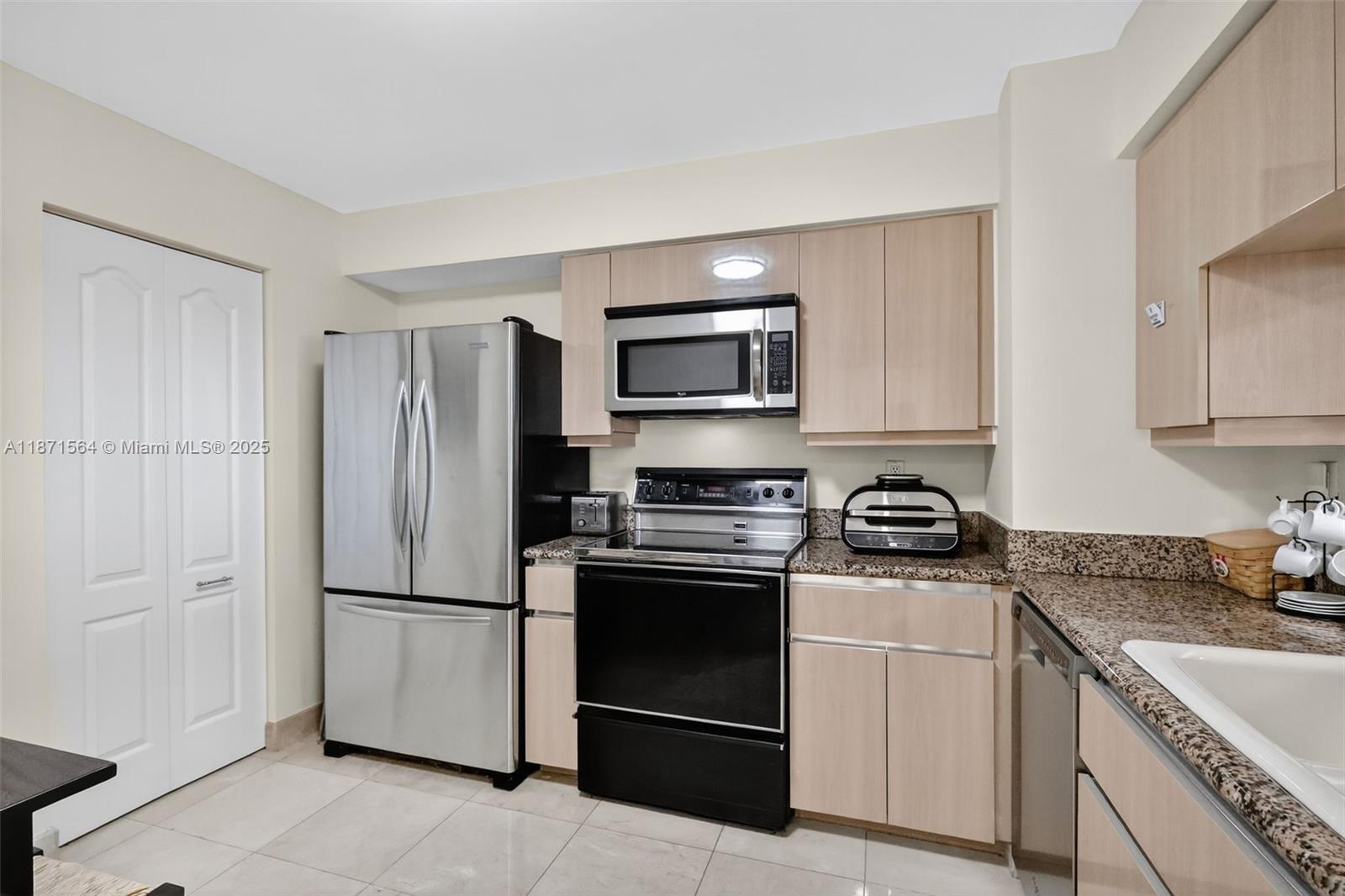 5757 Collins Ave 801