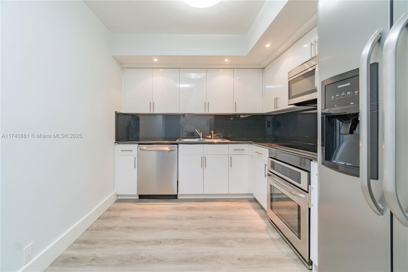 MYSTIC POINTE TOWER 500 - Residential