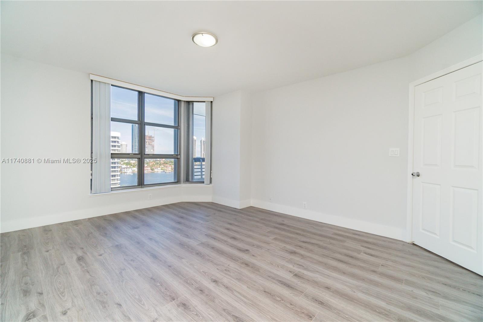 MYSTIC POINTE TOWER 500 - Residential