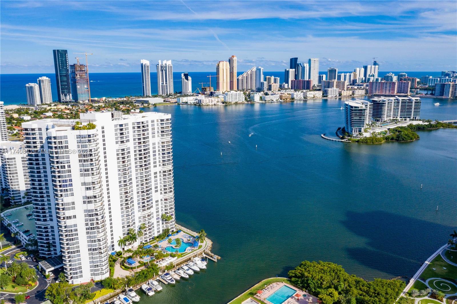 MYSTIC POINTE TOWER 500 - Residential