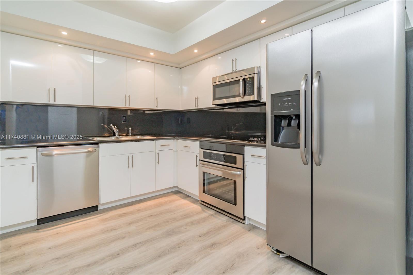 MYSTIC POINTE TOWER 500 - Residential