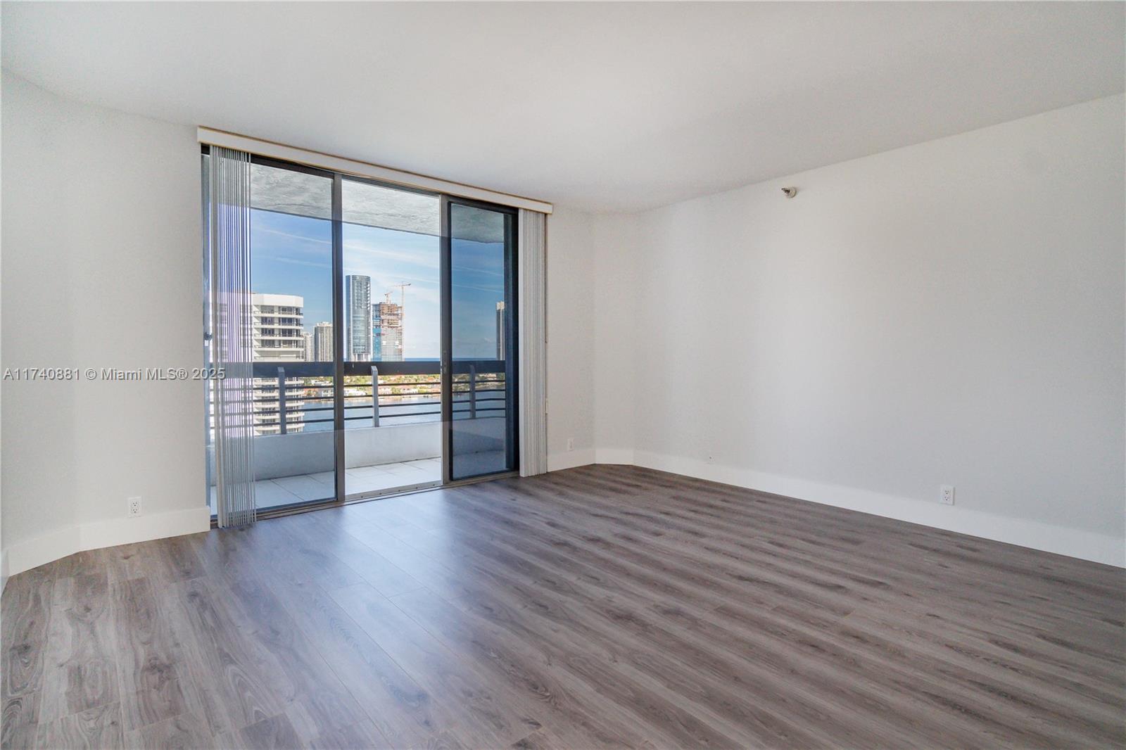 MYSTIC POINTE TOWER 500 - Residential