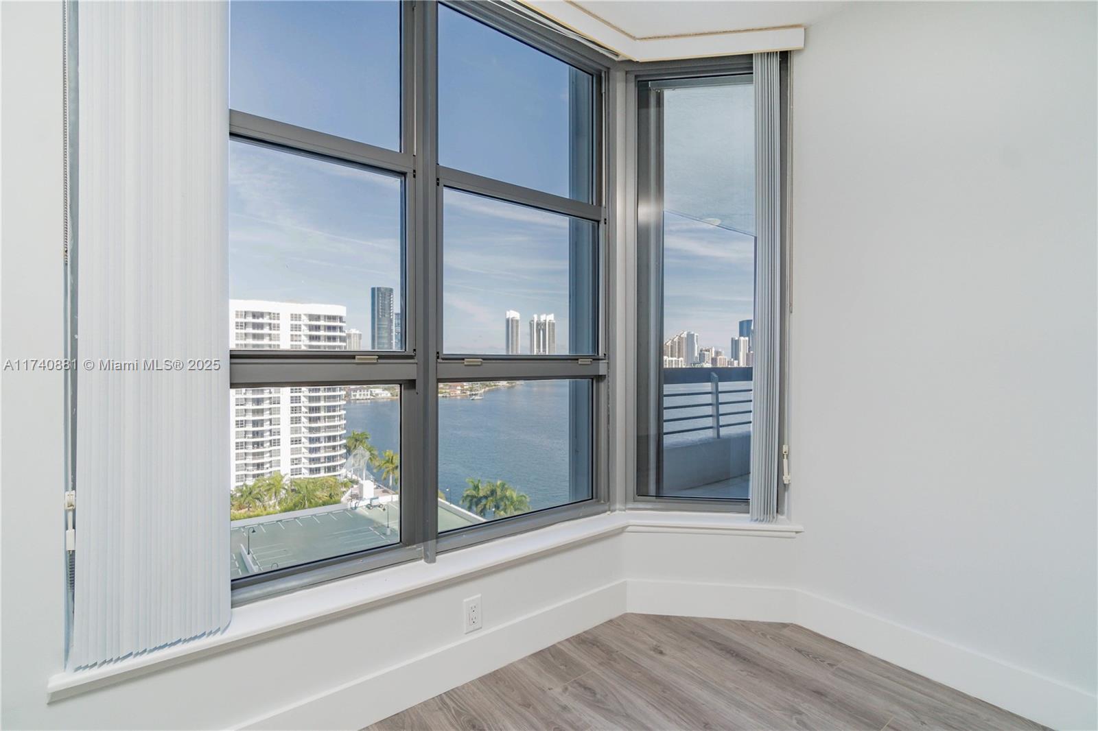 MYSTIC POINTE TOWER 500 - Residential