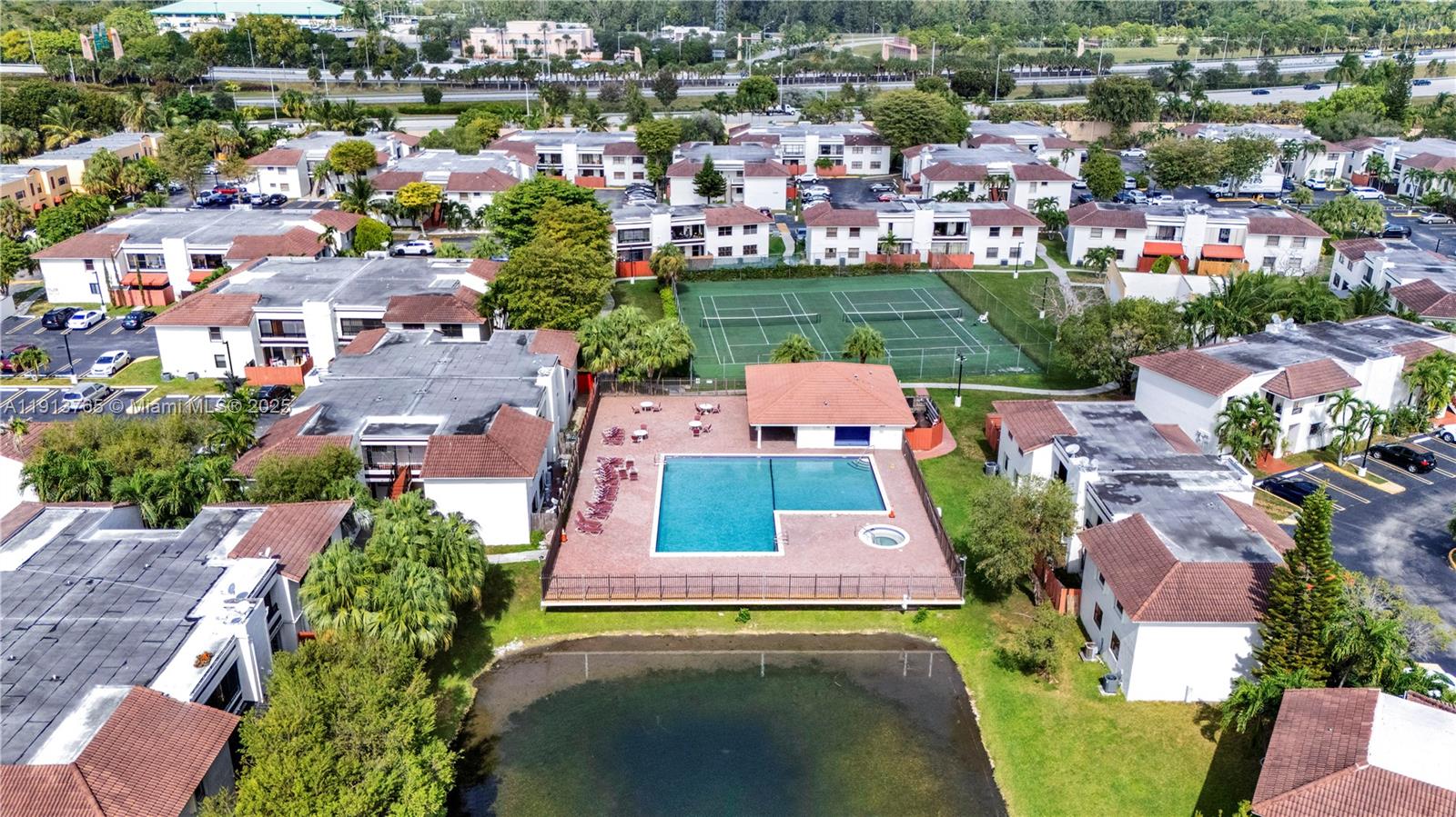 TERRANOVA CONDO #6 - Residential