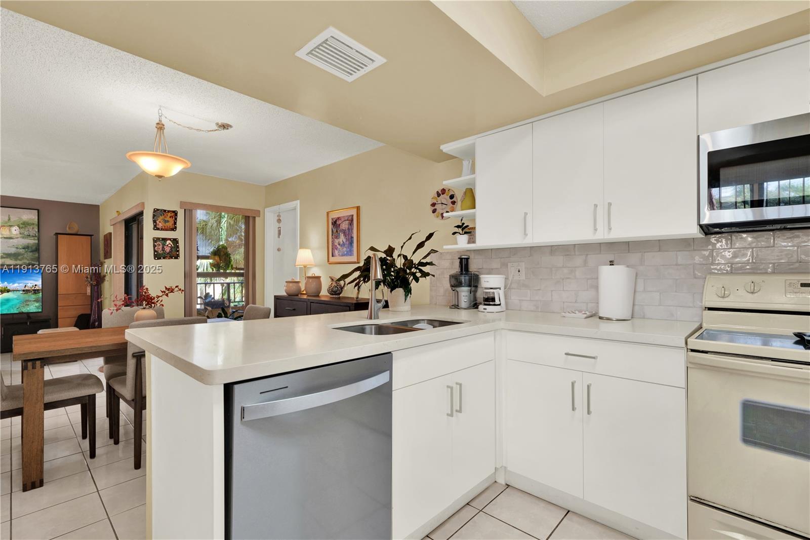 TERRANOVA CONDO #6 - Residential