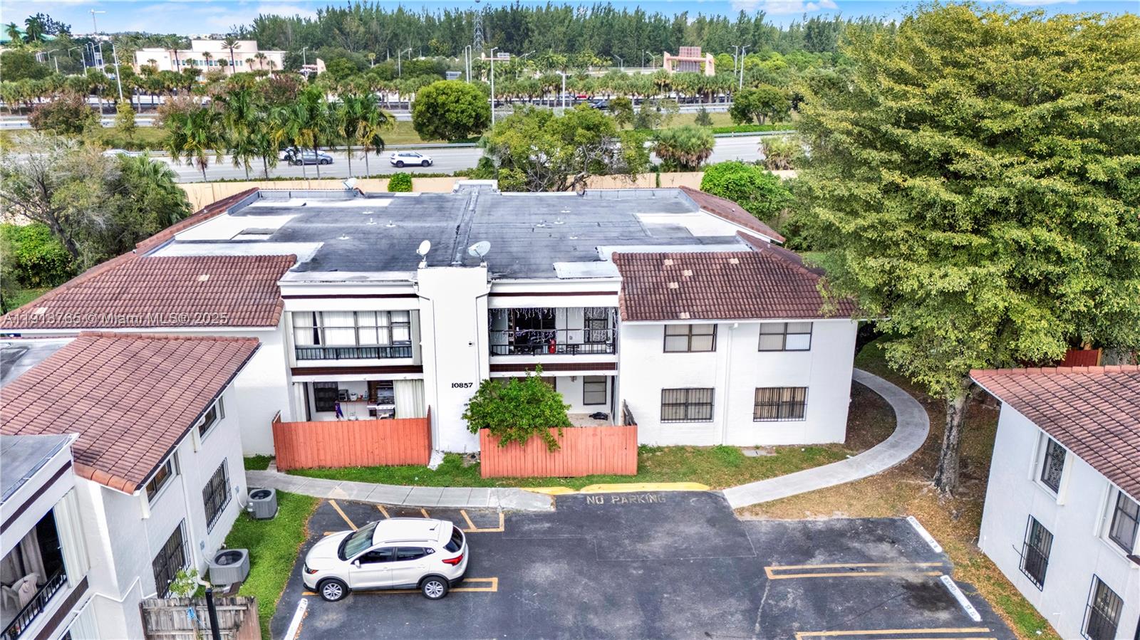 TERRANOVA CONDO #6 - Residential