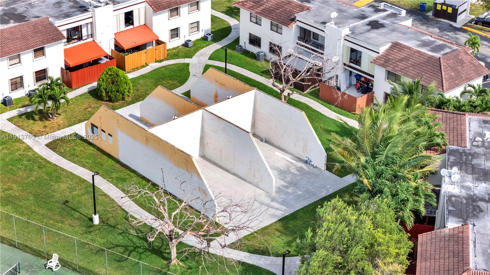 TERRANOVA CONDO #6 - Residential