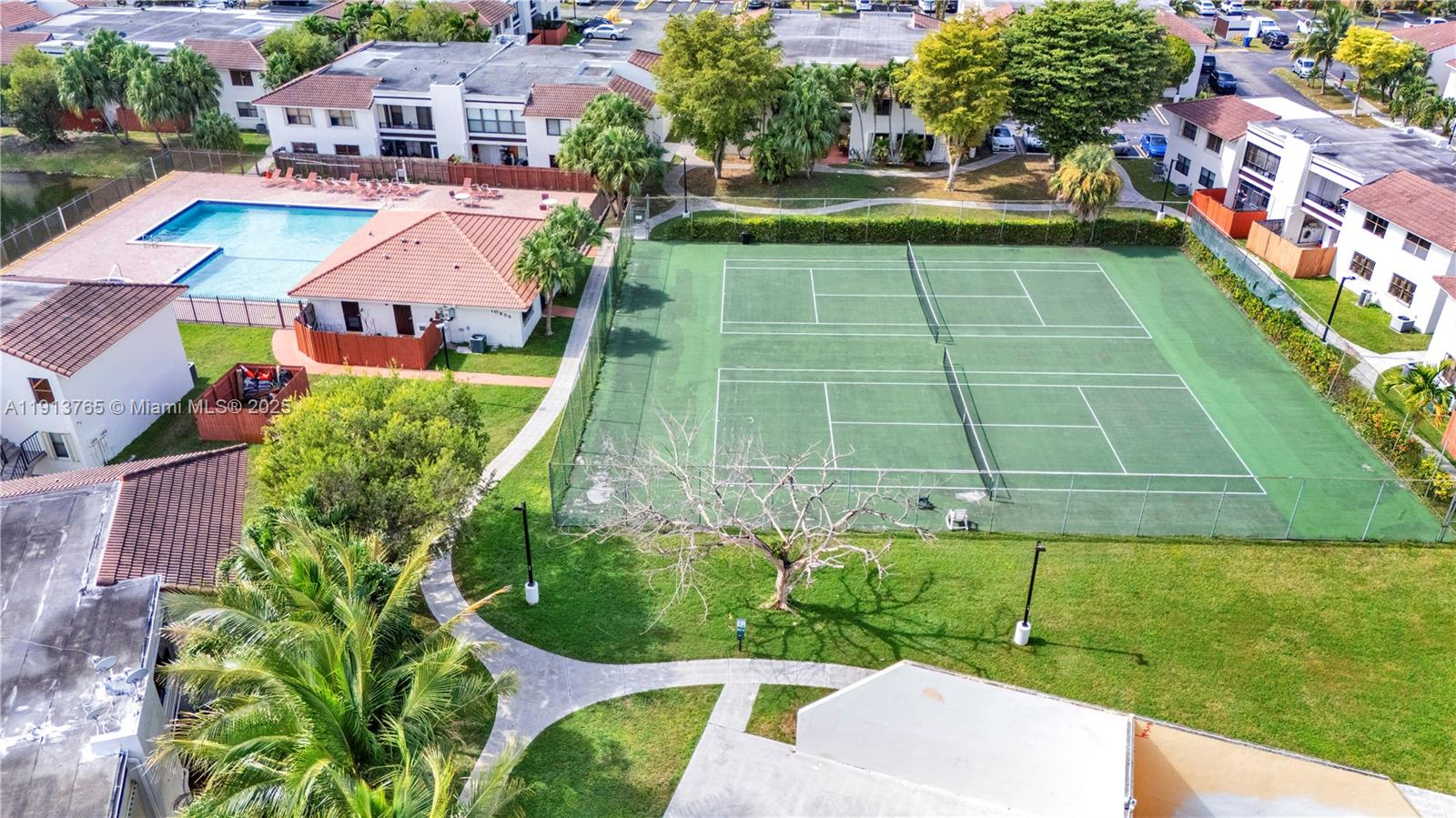 TERRANOVA CONDO #6 - Residential