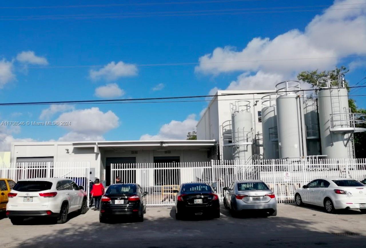 This Business model allows packaging services to be offered to private companies,which has an infrastructure and a manufacturing system composed of 3 lubricating oil. Filling lines that produce finished products in various commercial presentations.This business model from Petrochemical Group USA allows it to internationally market its private brand of lubricating oil registered under the name TRENTON 5â„¢? in the LATAM and Caribbean markets, as well as in the USA. TRENTON 5â„¢? has a complete line of lubricants for light automobiles, heavy duty vehicles, off-road machinery and industrial machinery. It offers synthetic oils, fleet lubricants with high TBN content, special industrial oils, hydraulic fluids, always guaranteeing high quality in its products in compliance with API Certification.