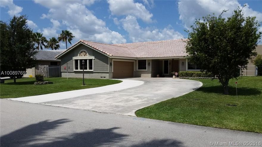 COME SEE THE MOST POPULAR 3 BEDROOM 2 BATH FLOOR PLAN IN THE SOUGHT AFTER COMMUNITY OF FALCONS LEA IN IVANHOE! SPLIT BEDROOMS WITH AN OPEN FLOOR PLAN GREAT FOR ENTERTAINING AND RELAX ON YOUR LARGE SCREENED IN PORCH. NEWER ROOF, HUGE FAMILY ROOM, VAULTED CEILINGS, NEW SS APPLIANCES, GRANITE COUNTER TOPS AND WOOD FLOORS IN THE BEDROOMS AND FAMILY ROOM. ATTIC HAS LOTS OF STORAGE AND A OVER SIZED DRIVEWAY, HURRICANE SHUTTERS, FENCED YARD. ALL "A" RATED SCHOOLS, CLOSE TO HIGHWAYS, SHOPPING AND ENTERTAINMENT.