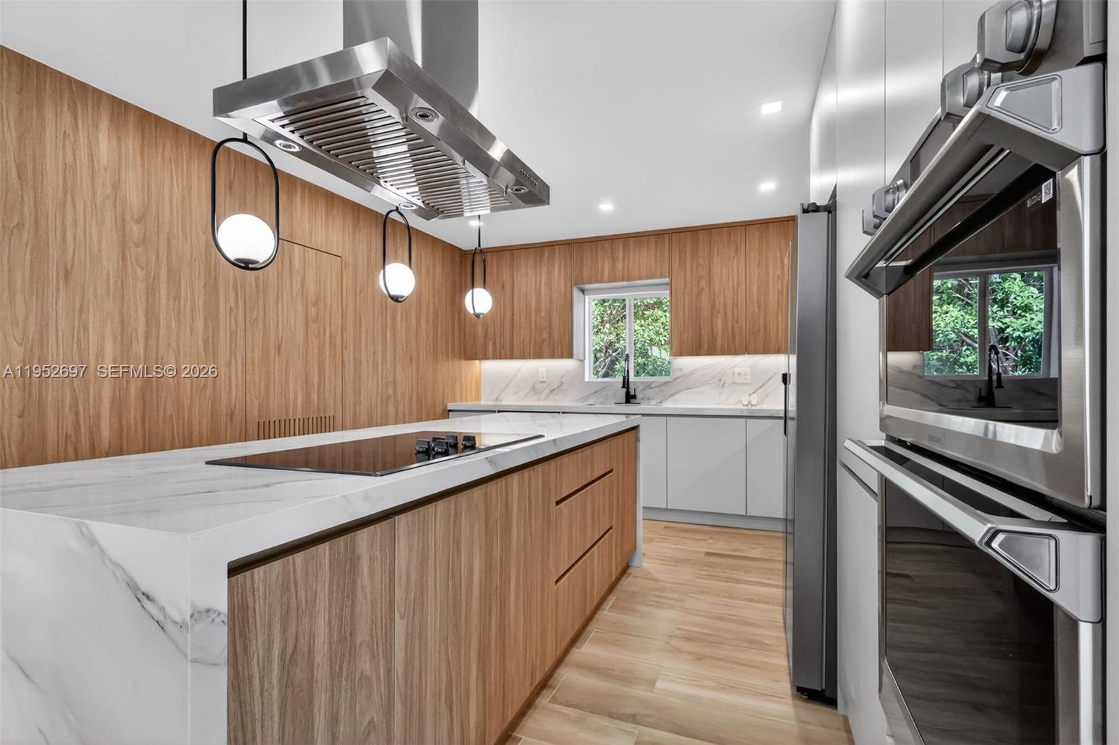 NORTHRIDGE - Residential