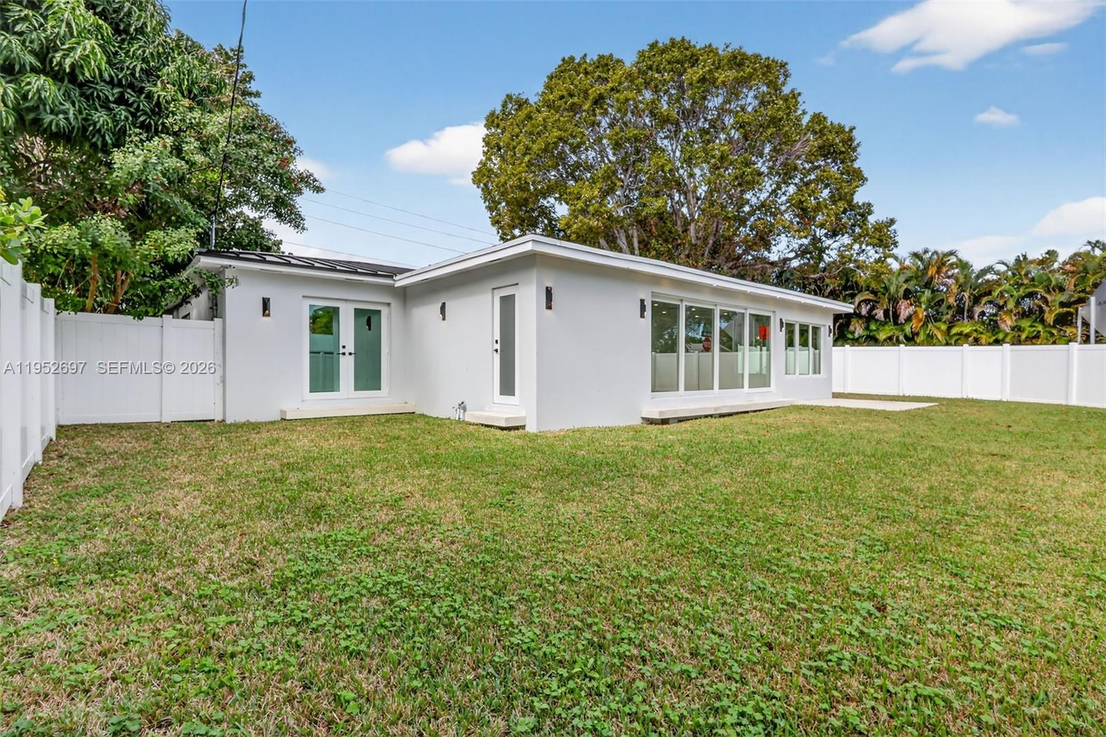 NORTHRIDGE - Residential