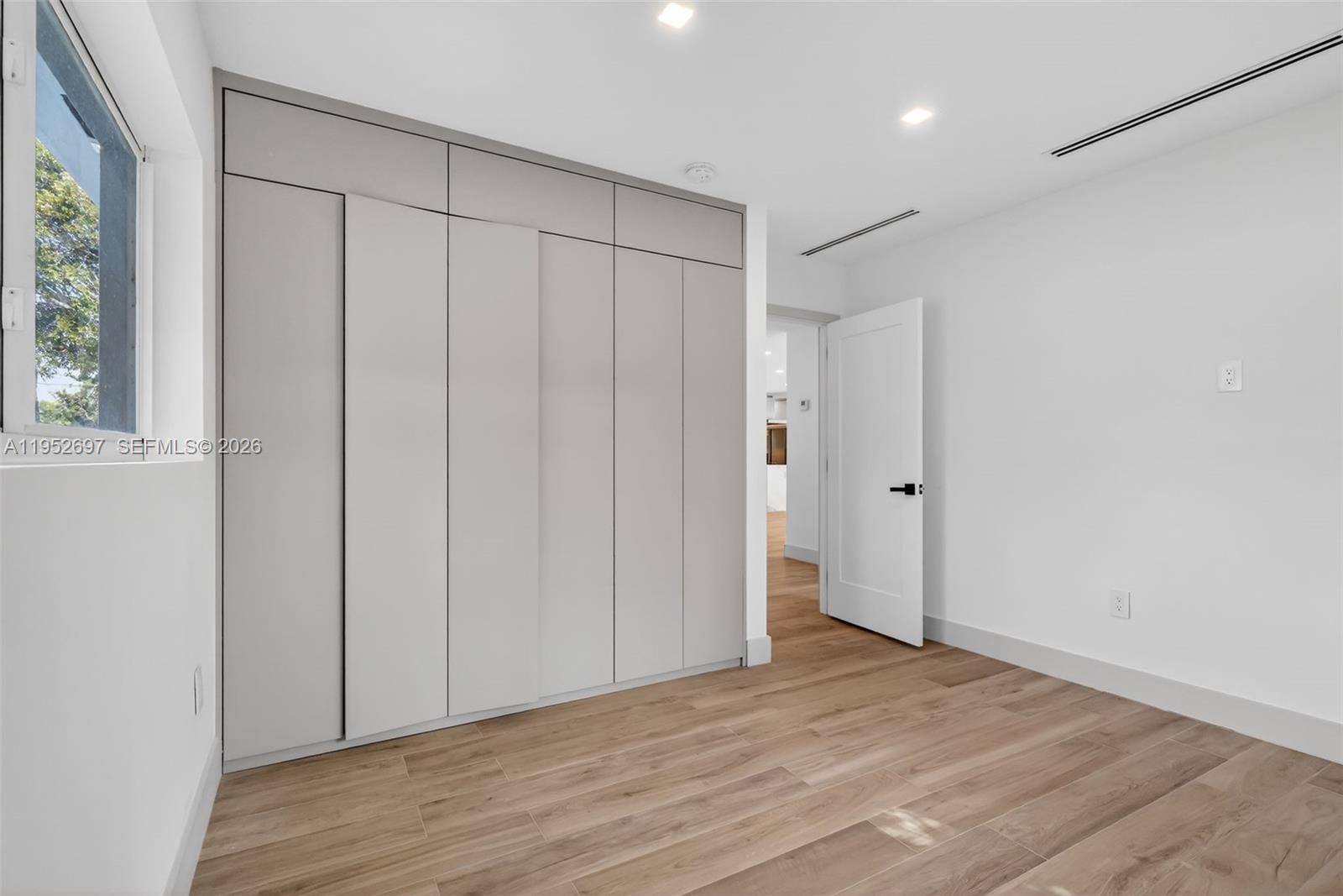 NORTHRIDGE - Residential