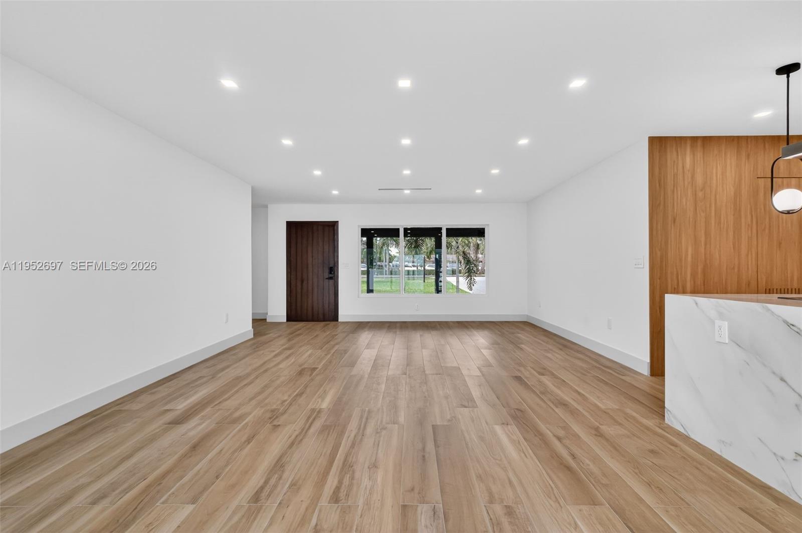 NORTHRIDGE - Residential