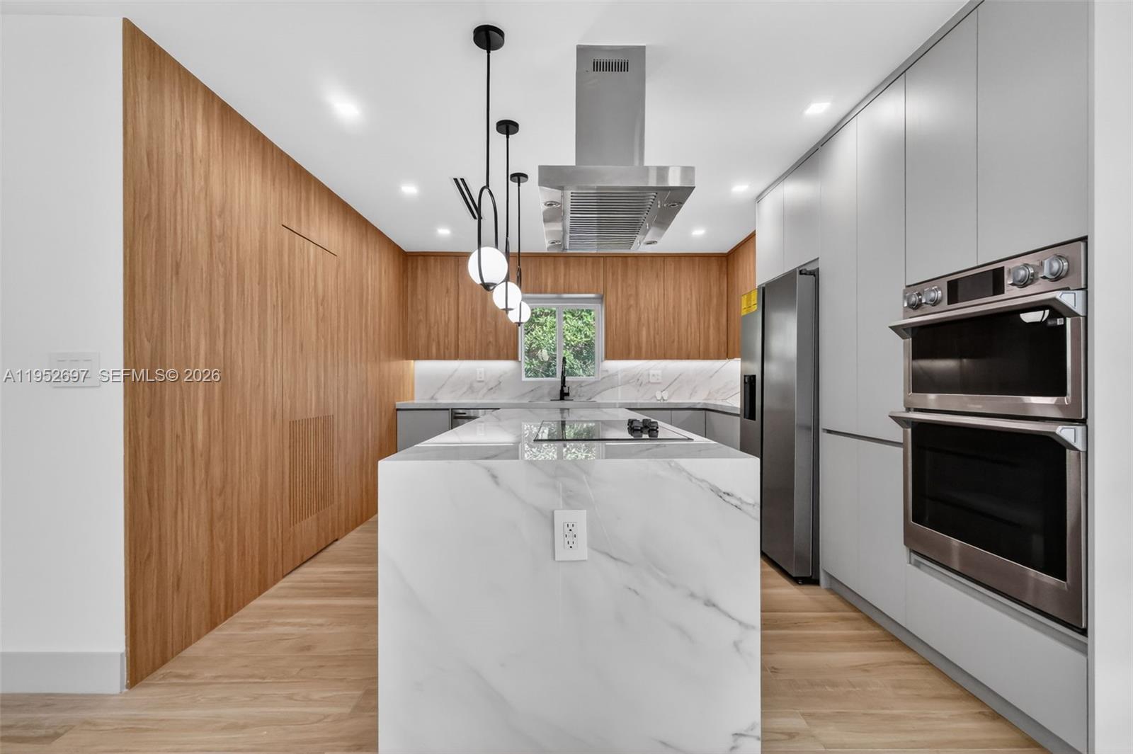 NORTHRIDGE - Residential