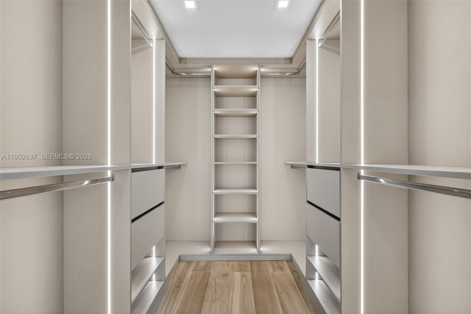 NORTHRIDGE - Residential