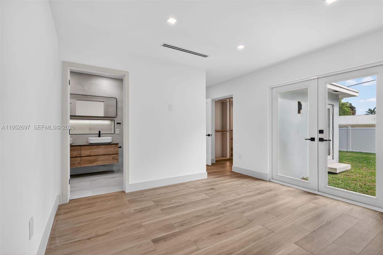 NORTHRIDGE - Residential