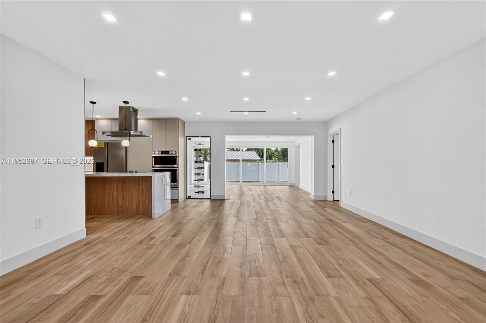 NORTHRIDGE - Residential