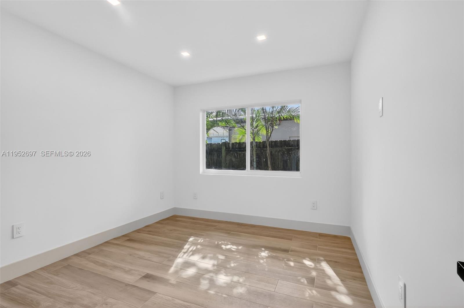 NORTHRIDGE - Residential